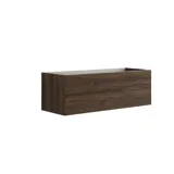 Stort badeværelse inspiration med vaskeskabe og trælameller i brun eg, fritstående badekar, og firkantede spejle med lys, elegant dobbelthåndvask giver et moderne og symmetrisk look