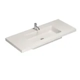 Stort badeværelse inspiration med elegant stenvask i Blanco Zeus med stilrent hvidt vaskeskab med messinggreb samt smukt spejlskab, der med stengulv giver et eksklusivt og moderne udtryk.