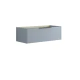 Badeværelse inspiration med aflange lyseblå fliser og betongulv, elegant vaskeskab i lys blå og smukke smalle striber, stilren og tynd håndvask, samt minimalistisk rundt spejl med sort kant og lys, der giver et strejf af elegance til dit badeværelse.