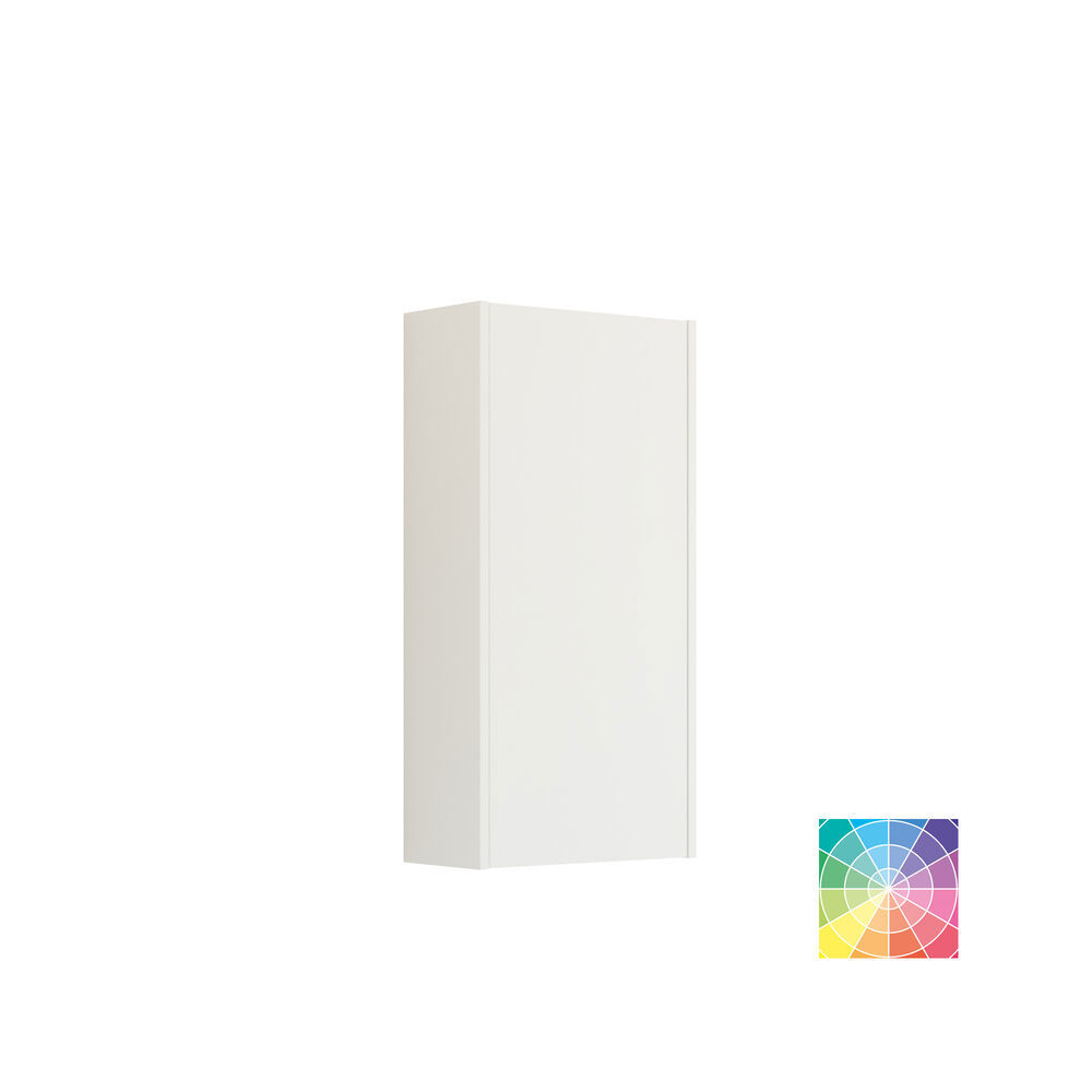 Stort badeværelse inspiration i nordisk stil med badeværelsesmøbler i lys blå farve og træbordplade med elegant bordstående håndvask, sildebensgulv i træ, der skaber en lys og klassisk stil