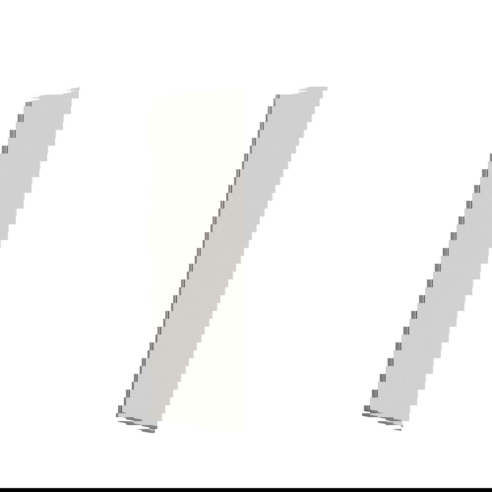 Stort badeværelse inspiration med vaskeskab med dyb bundskuffe i brun eg, smuk dobbeltvask, elegant spejlskab med integreret lys og walk-in brusebad med satin detaljer, store lyse fliser giver et lyst og moderne udtryk.