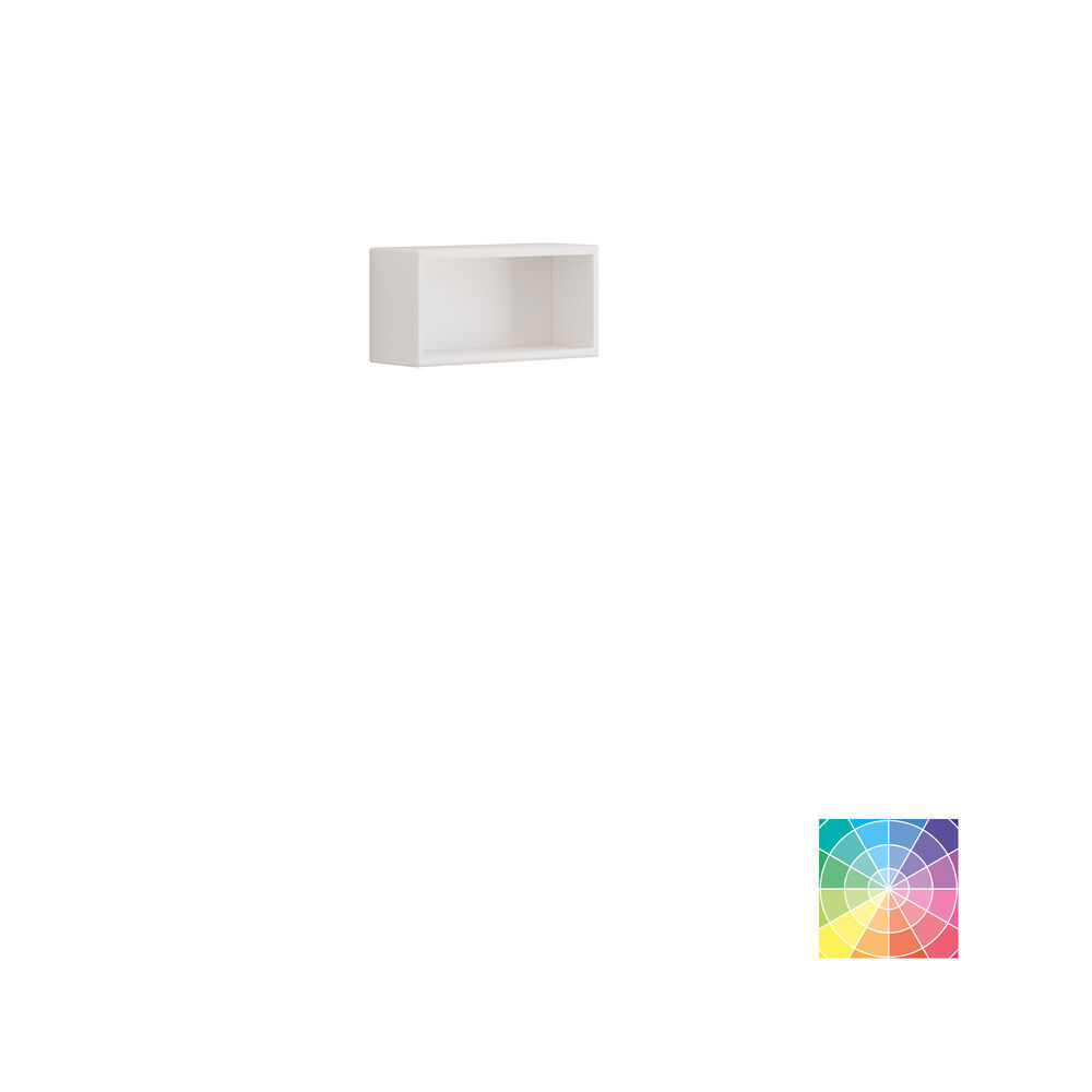 Stilfuld badeværelse inspiration med beige vaskeskab med inderskuffe, overskab, åben reol, oval spejl med belysning, matchende pendler, hylde under spejlet, og væghængt toilet. Vægge med lyse, aflange fliser