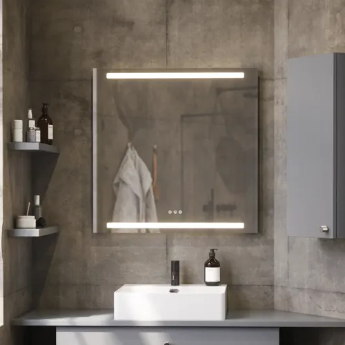 Badeværelse inspiration med skrå vægge inspiration, gråt vaskeskab og overskab, specialmål bordplader, moderne firkantet bordstående vask, firkantet spejl med lys, rå beton vægge og gulve giver et urban udtryk