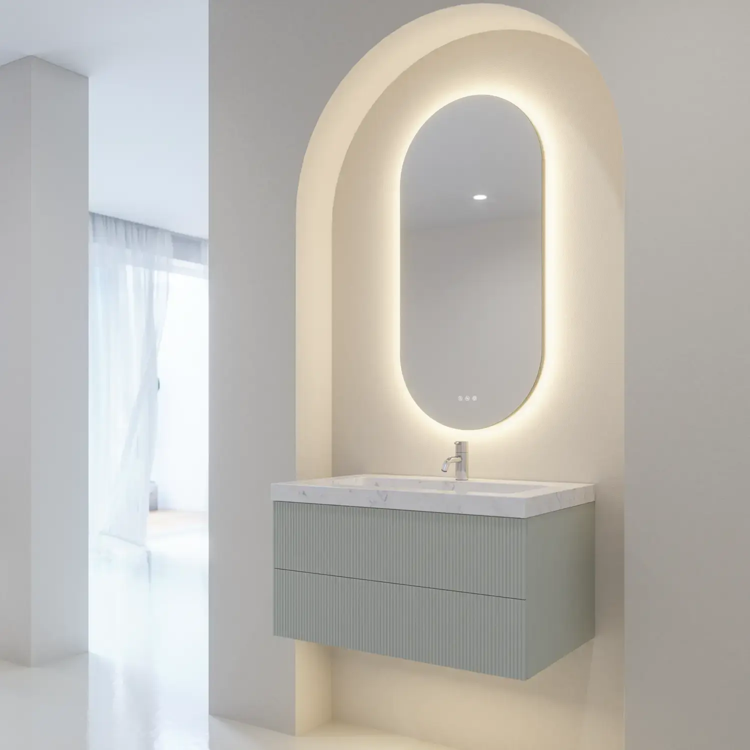Stilfuld og moderne badeværelse inspiration med ovale spejle med lysstyring, stenvaske og vaskeskabe med fine og elegante riller i et minimalistisk design, badeværelset har en lys og luftig atmosfære med elegant belysning og raffinerede detaljer