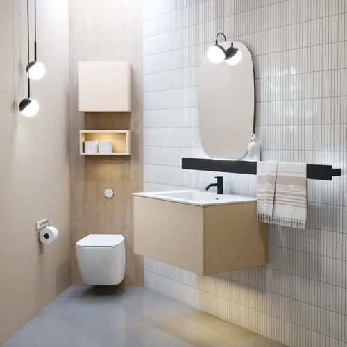 Stilfuld badeværelse inspiration med beige vaskeskab med inderskuffe, overskab, åben reol, oval spejl med belysning, matchende pendler, hylde under spejlet, og væghængt toilet. Vægge med lyse, aflange fliser