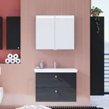 Stort badeværelse inspiration med badeværelsesmøbler i Sort Struktur med elegant håndvask samt smukt spejlskab med integreret lys, terrazzo gulv samt røde vægge og fliser giver et moderne look.