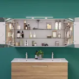 Stort badeværelse inspiration med vaskeskab i Varm Eg, elegant dobbeltvask, smukt spejlskab og bruseafskærmning, grønne sildebensfliser giver et sofistikeret udtryk