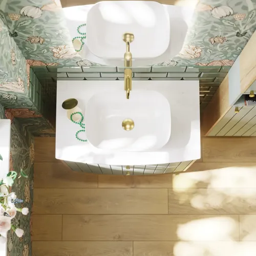 Badeværelse inspiration med grønne møbler i specialfarve med sider i natur eg, elegante riller, stilfuld bordplade med romantisk oval håndvask, smukt ovalt spejl og blomstret tapet giver et yndefuldt, vintage retro udtryk.