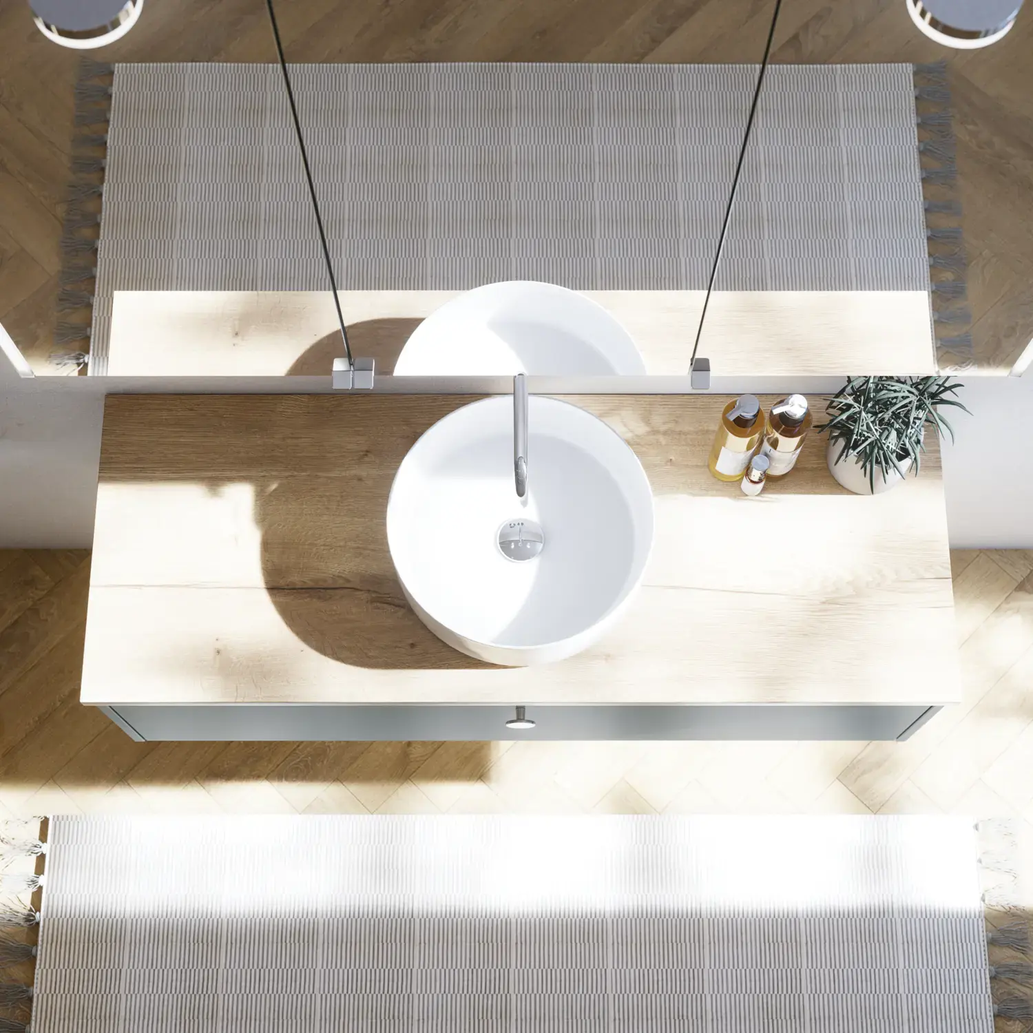 Stort badeværelse inspiration i nordisk stil med badeværelsesmøbler i lys blå farve og træbordplade med elegant bordstående håndvask, sildebensgulv i træ, der skaber en lys og klassisk stil