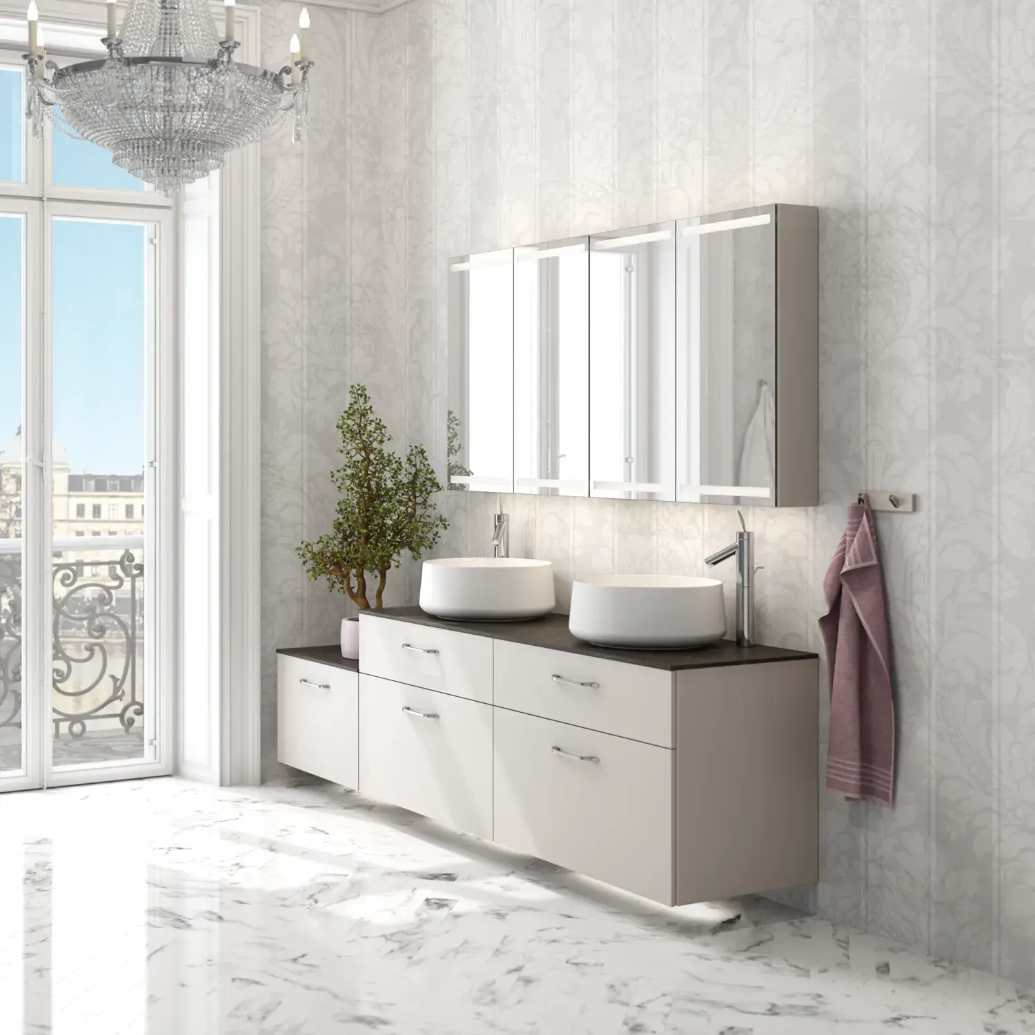 Romantisk badeværelse inspiration med spejlskab, der har praktiske og yndefulde opbevaringsløsninger, dobbelt bordstående håndvaske på en stenbordplade.