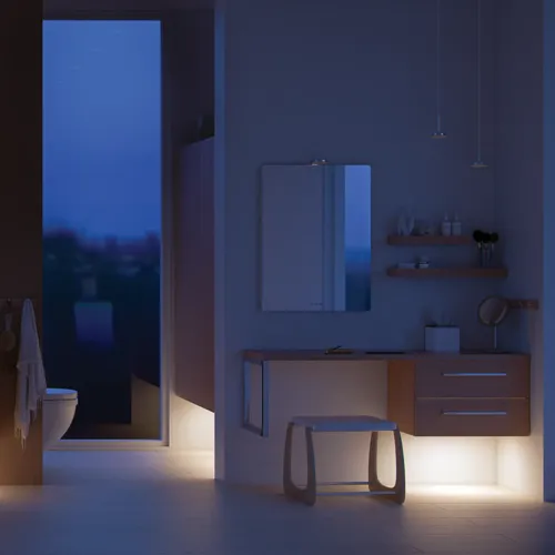 Moderne badeværelse i nordisk stil med lyst træ, elegant belysning, spejlskabsvæg og stilfuld indretning, der skaber en varm og indbydende atmosfære.