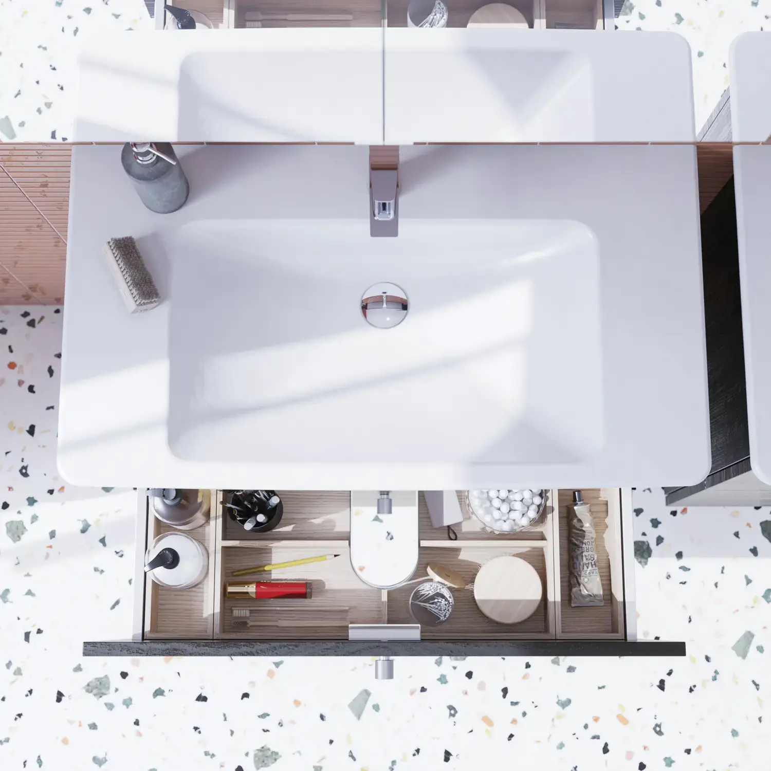 Badeværelse inspiration med elegant håndvask, samt vaskeskab med praktisk og lækker skuffeindretning i form af smukke trææsker, der giver optimal udnyttelse af plads.