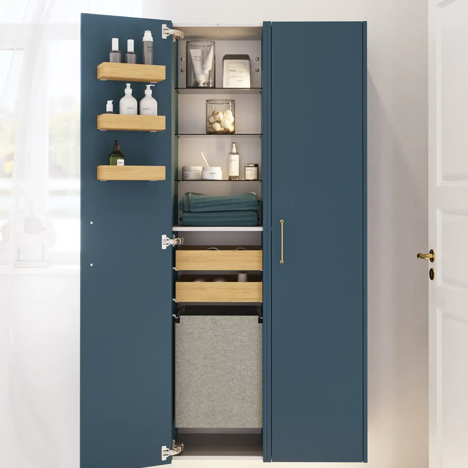 Badeværelse inspiration med badeværelsesmøbler i moderne blå farve, elegant bordstående vask og stort firkantet spejl med lys, hvide sildebensfliser giver et stilfuldt og klassisk udtryk