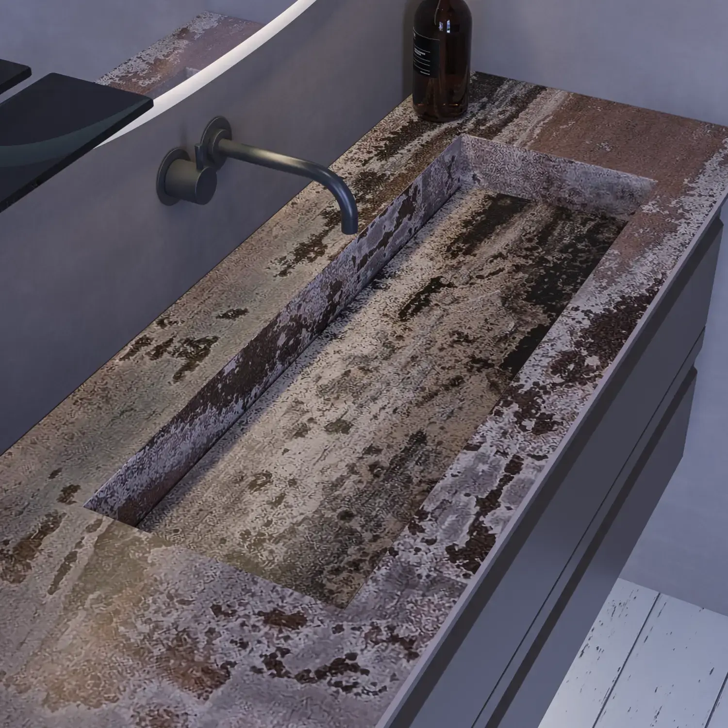 Stort badeværelse inspiration med grå vaskeskab med integreret greb, stilfuld sidestillet håndvask, firkantet spejl med afrundede hjørner, vægge i beton look samt rå materialer giver et urban udtryk