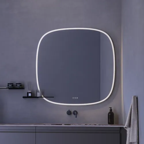 Stort badeværelse inspiration med grå vaskeskab med integreret greb, stilfuld sidestillet håndvask, firkantet spejl med afrundede hjørner, vægge i beton look samt rå materialer giver et urban udtryk