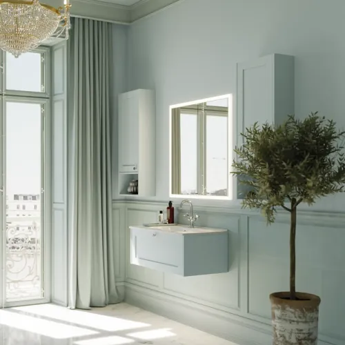 Stort badeværelse inspiration med badeværelsesmøbler med rammefront, elegant vask samt indbygget spejlskab med lysramme, romantisk lyskrone og hvidt marmorgulv giver et luksuriøst, raffineret og klassisk look.